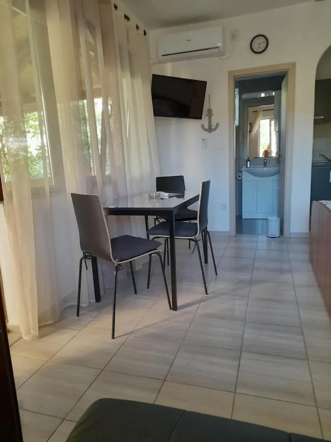 Apartment Niko Supetarska Draga 0*,  Croatia