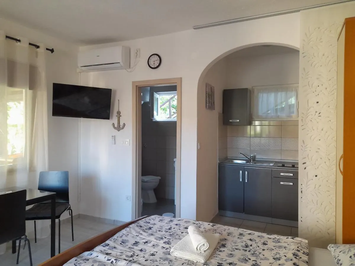 Apartment Niko Supetarska Draga Croatia